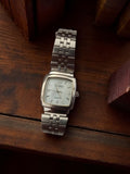 Montre femme vintage Trophy quartz cadran carré métal argenté rétro