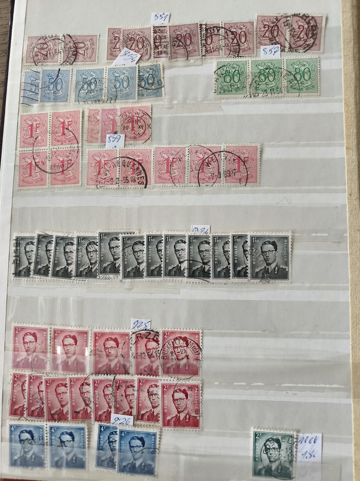 Lot de timbres oblitérés France et Belgique, divers formats et couleurs