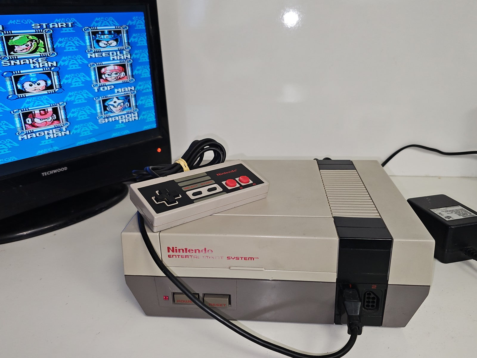 Console Nintendo NES dézonnée avec jeu Megaman 3 ? Fonctionne ? TV non incluse