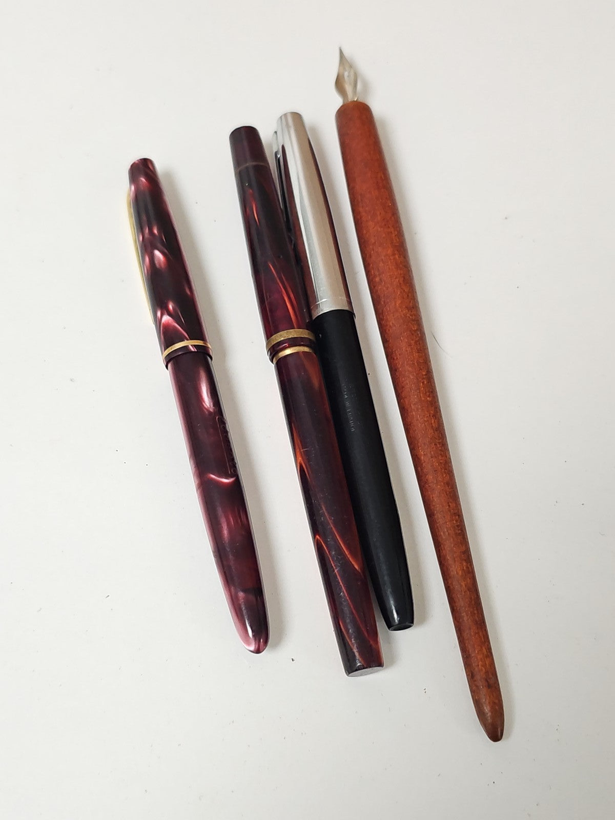 Lot de stylos plume variés écriture, ensemble instruments d'occasion