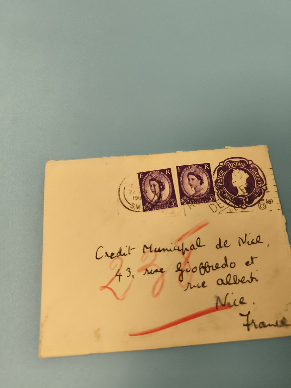 Ancienne enveloppe philatélie timbres Royaume-Uni violet adressée France vintage