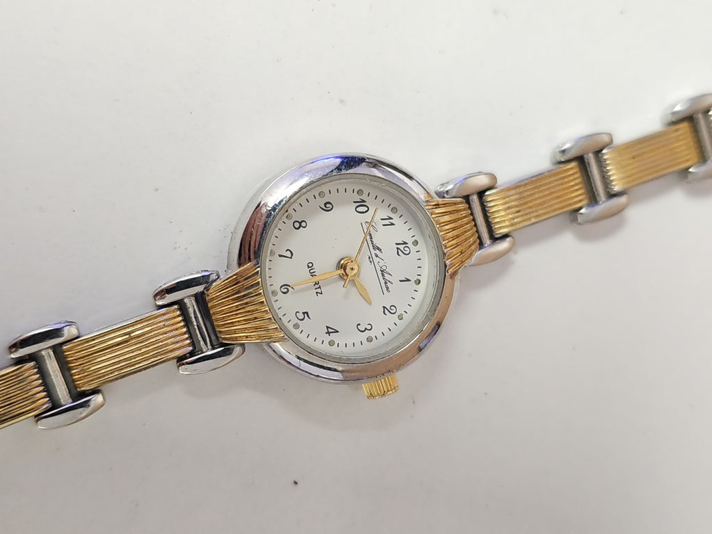 Montre femme rétro Camille d'Aubrac ancienne, élégance vintage, collection rare