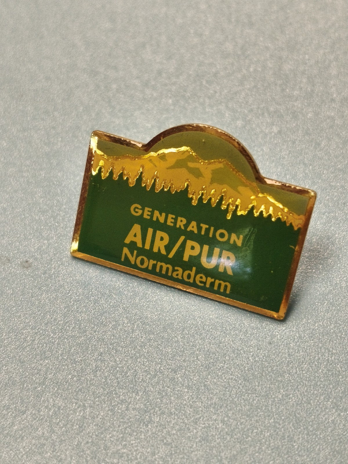 Pin's vintage Génération Air Pur Normaderm vert doré collection (Ref 18)