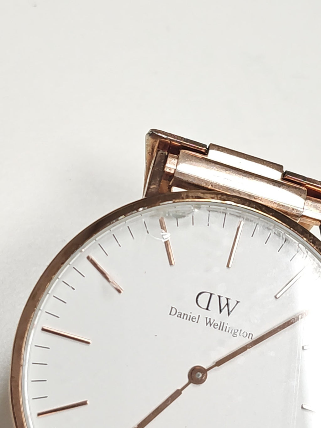 Montre femme Daniel Wellington élégante, authentique montre-bracelet occasion