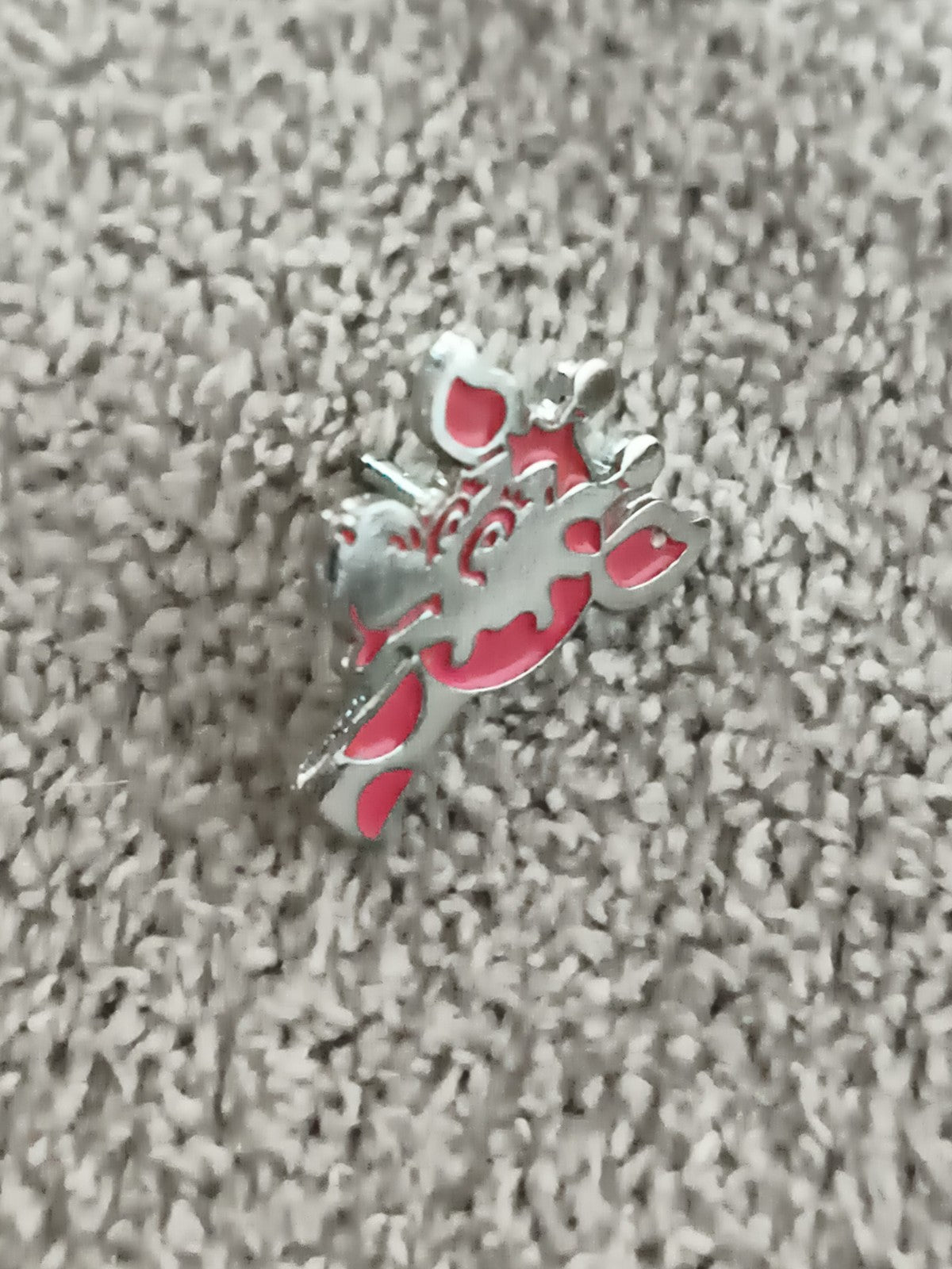 Pin's vintage tête de girafe émaillée rose argenté badge animalier (Ref 10)