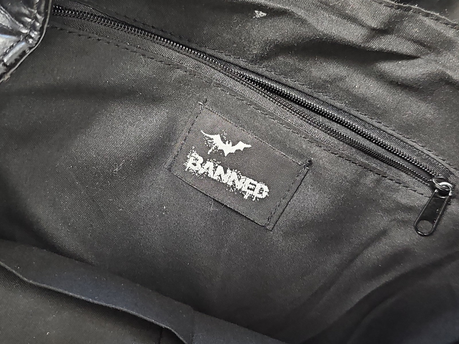 Sac à dos gothique Banned noir pentagramme femme cœur steetwear alternatif