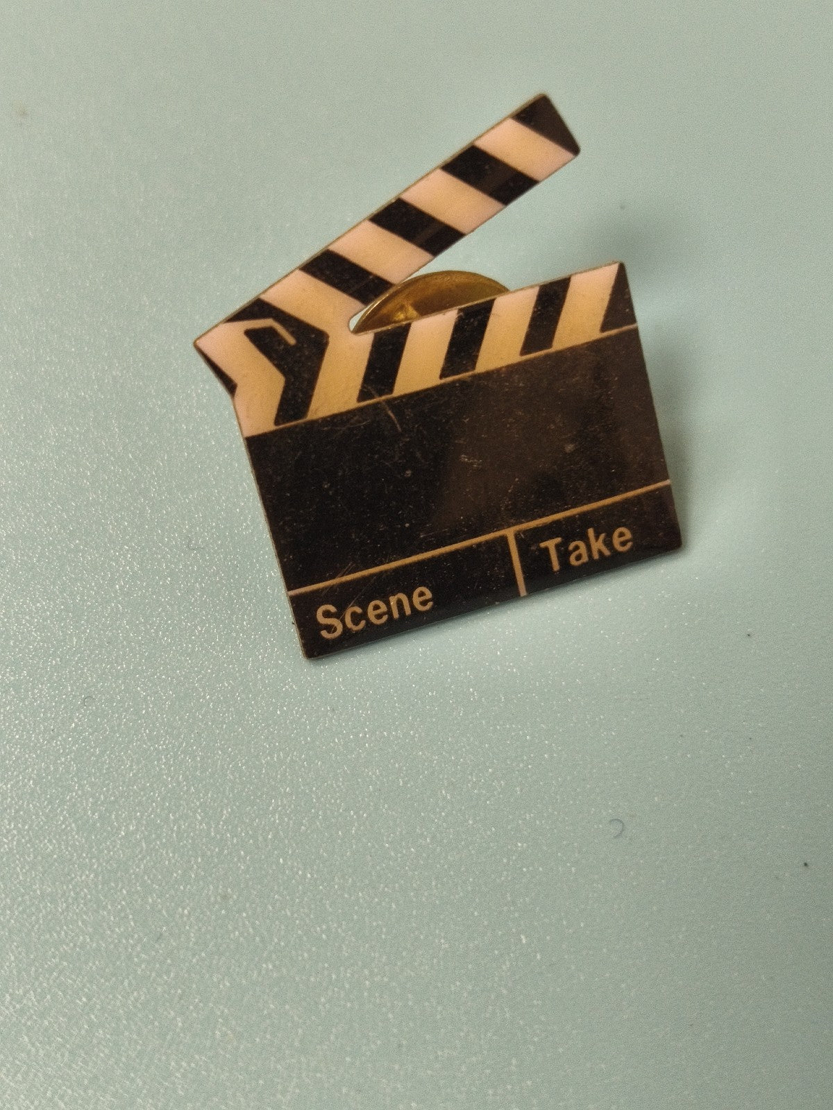Pin's vintage cinéma clap de film noir et blanc accessoire collection (Ref 3)