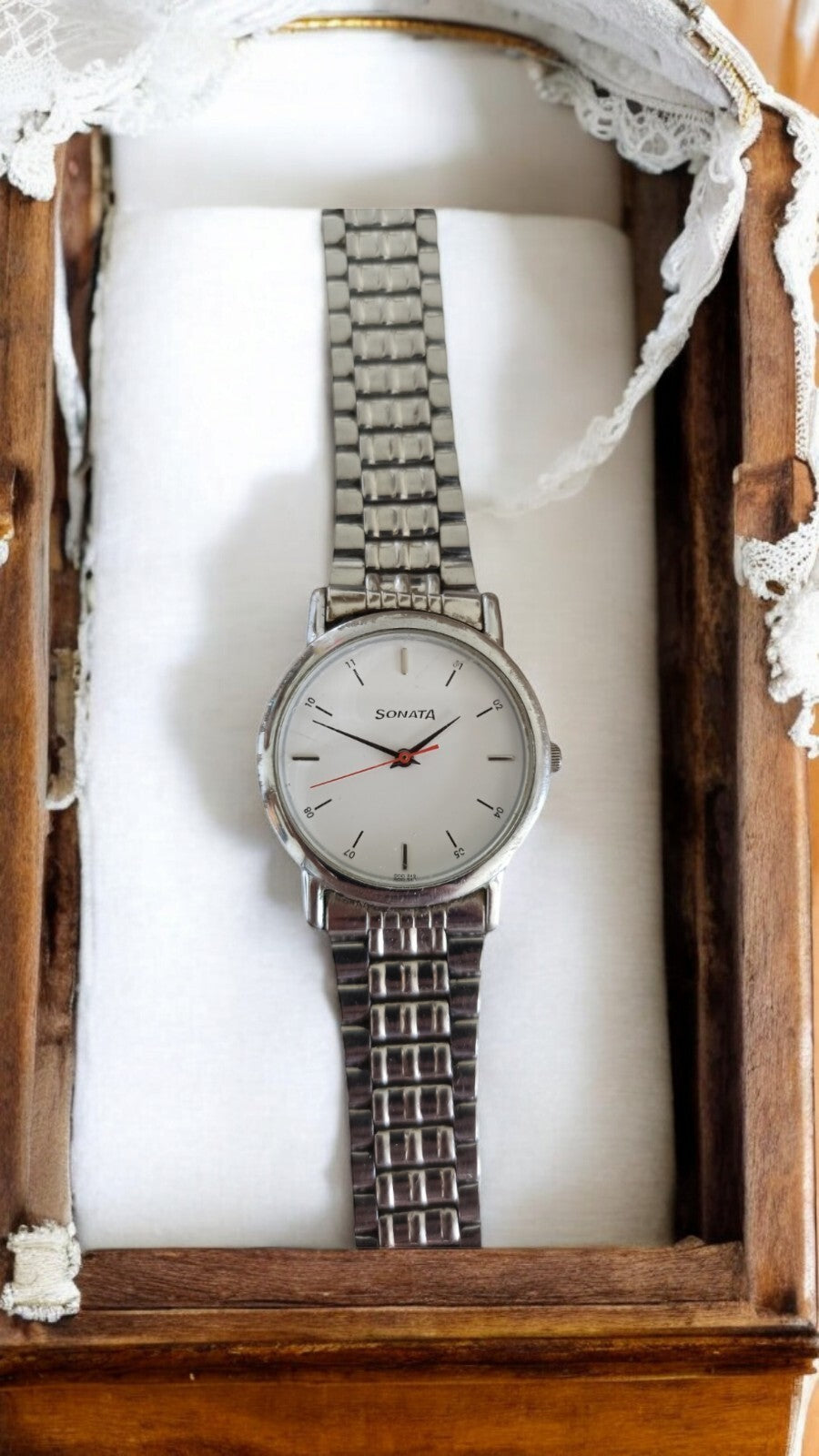 Montre femme SONATA bracelet métal argenté, cadran blanc, pile incluse
