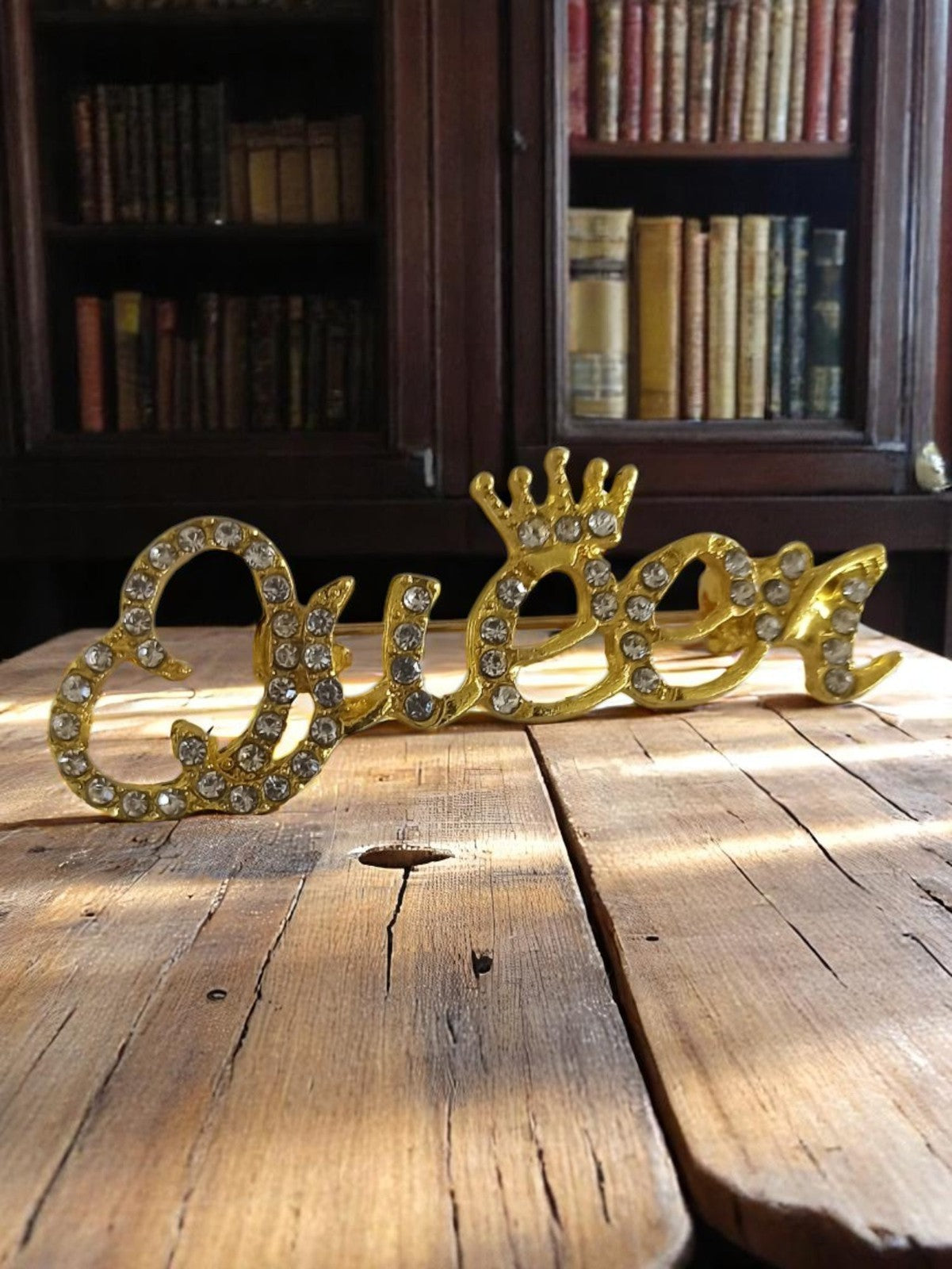 Broche Queen vintage dorée strass rétro, bijou fantaisie couronne