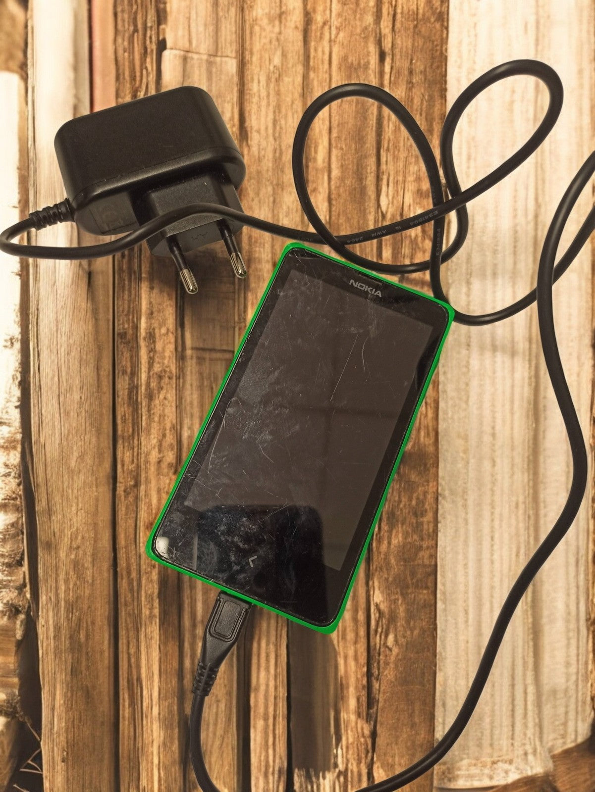 Téléphone Nokia vintage à écran tactile noir vert ancien rétro + chargeur