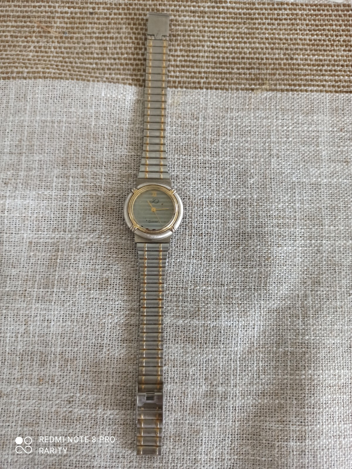 Vintage Damen-Quarzuhr, zweifarbig, vergoldetes Stahlarmband, eleganter Retro-Stil