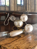 Boucles d’oreilles vintage fantaisie perles blanches pendantes rétro lot