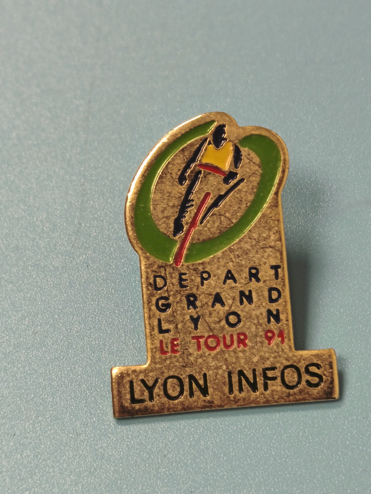 Vintage pin's Lyon Infos Le Tour 91 cyclisme départ Grand Lyon collection