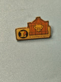 Vintage pin's Leclerc Le Manège à Bijoux logo émaillé collection Ref 16
