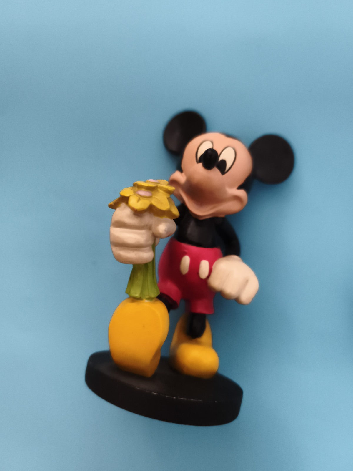 Figurine Mickey Mouse bouquet fleurs décorative Disney personnage
