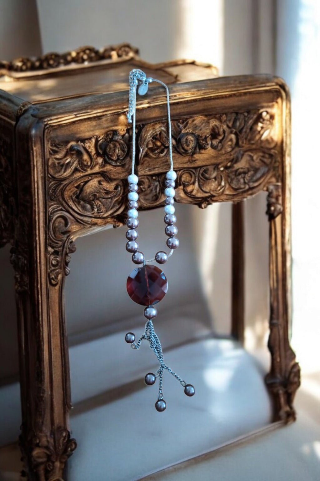 Collier vintage fantaisie signé perles et pendentif cristal rouge unique