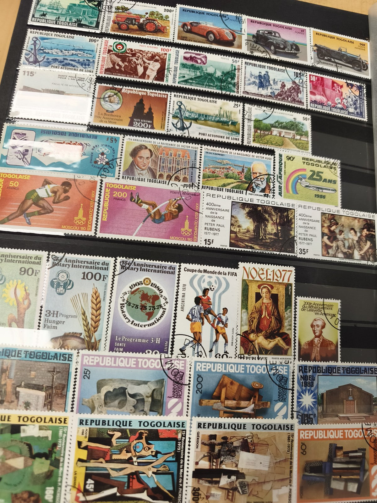 Lot de timbres République Togolaise thématiques sport, art, automobile, oblitéré