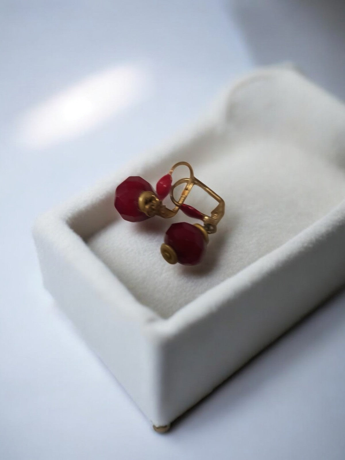 Paire boucles d?oreilles vintage rétro rouge doré ancien bijou fantaisie clip