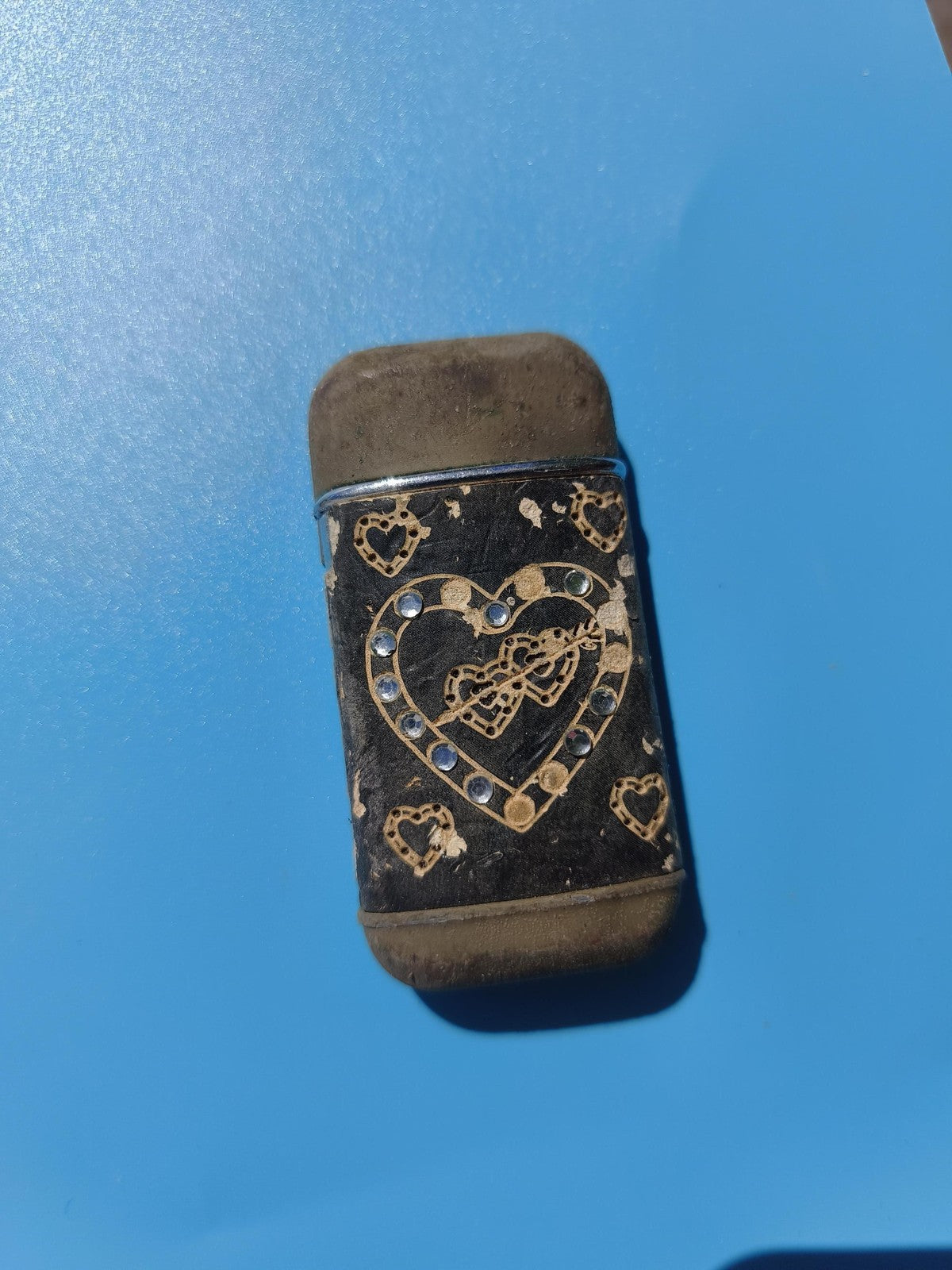 Ancien briquet publicitaire décor c?ur strass, à restaurer, collection vintage
