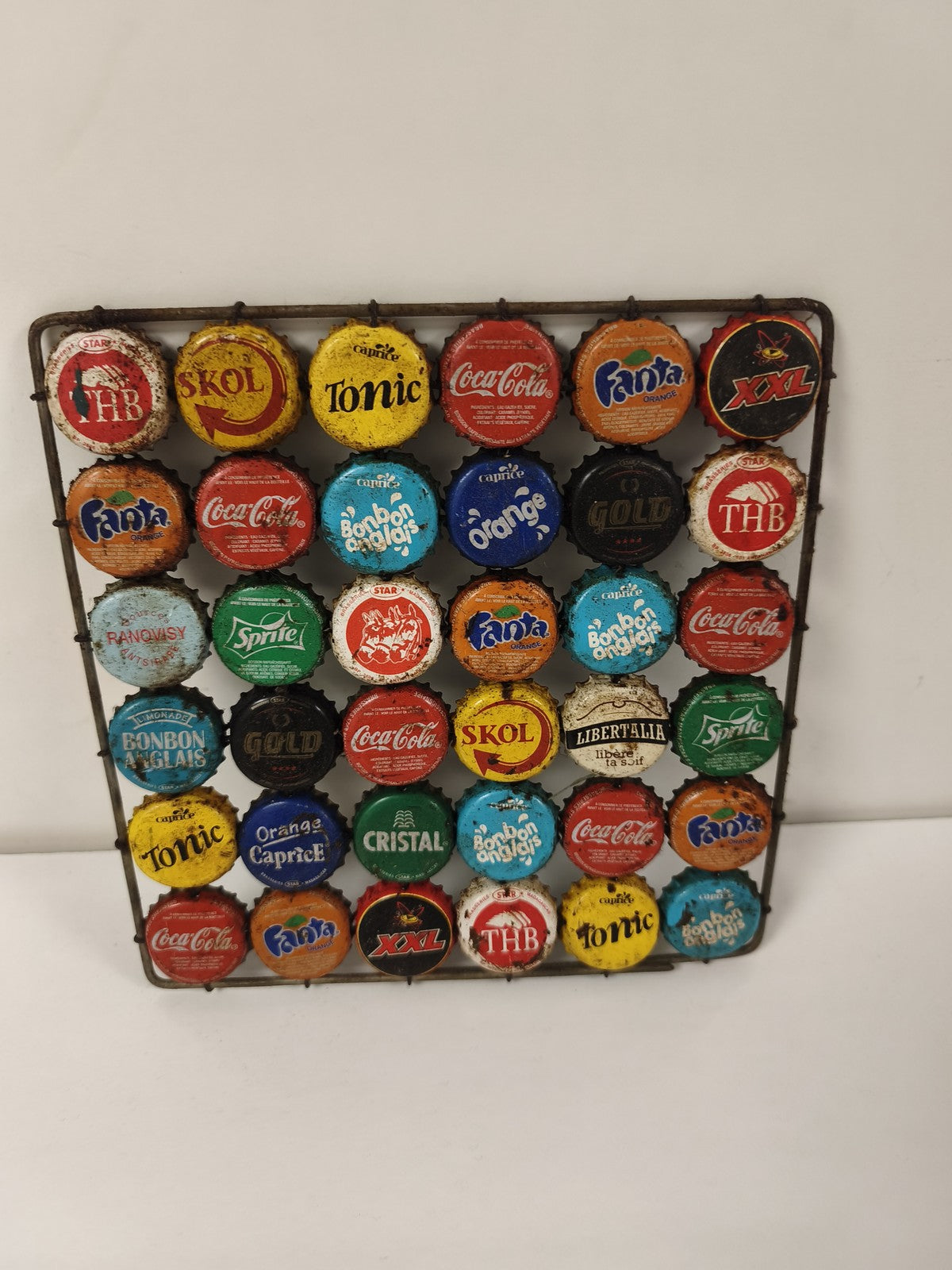 Ancienne collection capsules publicitaires soda Coca Fanta Sprite déco vintage