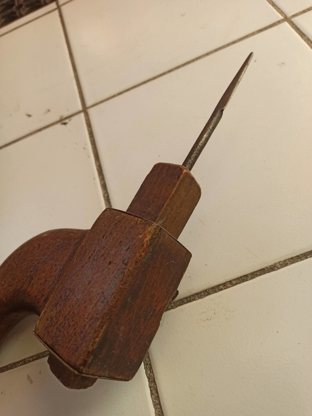 Villebrequin ancien bois signé outil chaisier tonnelier vintage XIXe