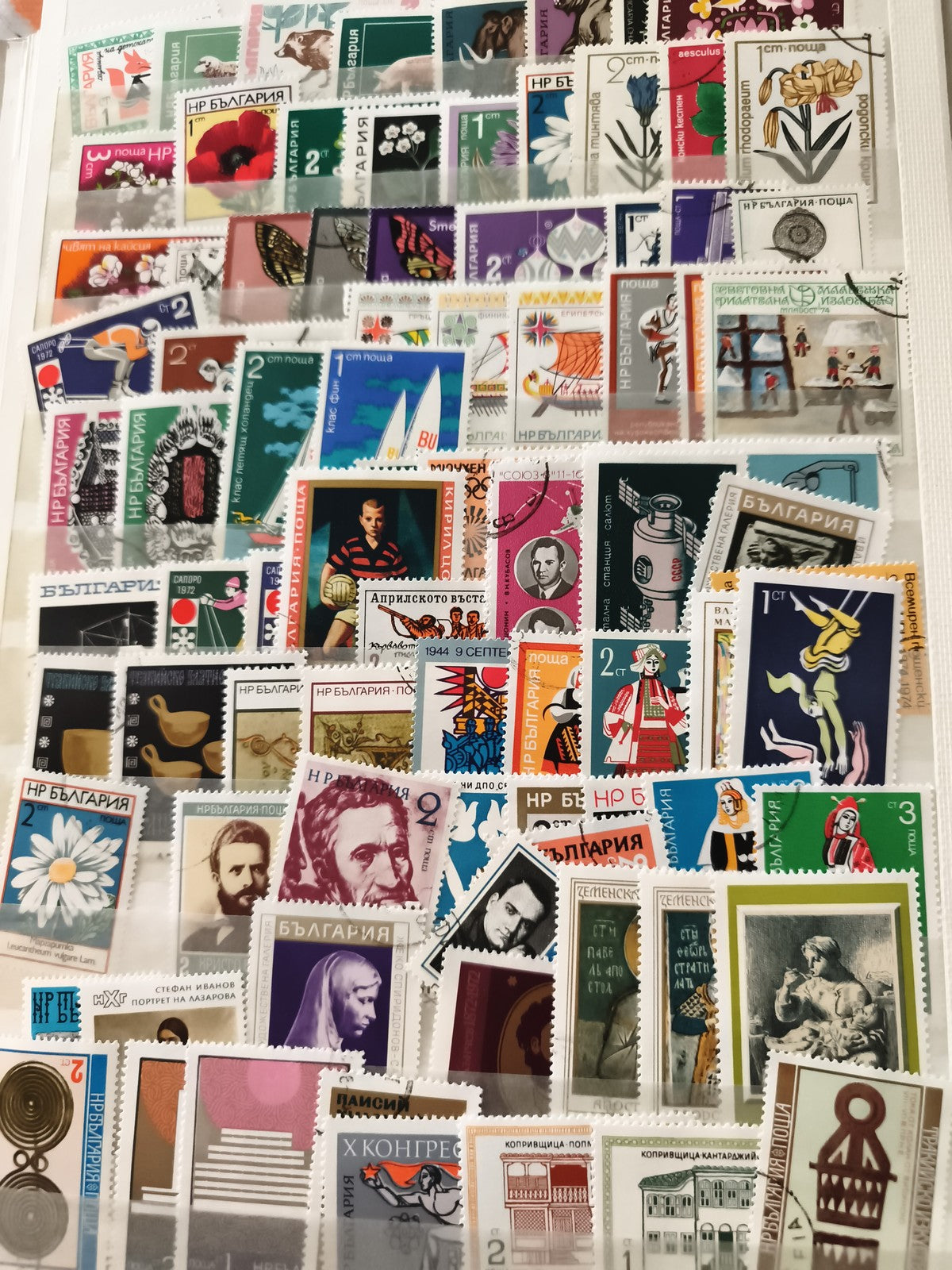 Timbres Bulgarie thématiques fleurs animaux sports arts lot philatélie