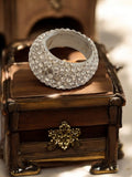Bague vintage bombée style rétro, cristaux, taille 53, blanc brillant