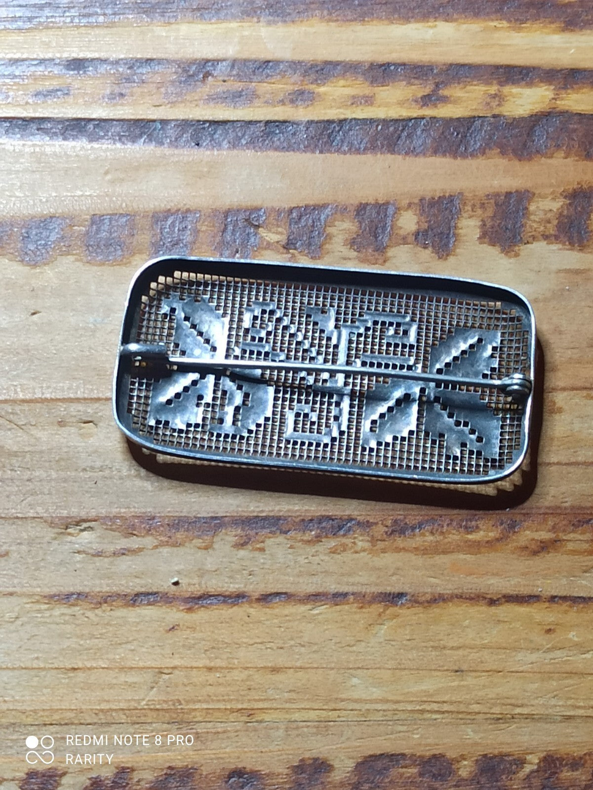Broche vintage argentée années 70 motif papillons design géométrique unique