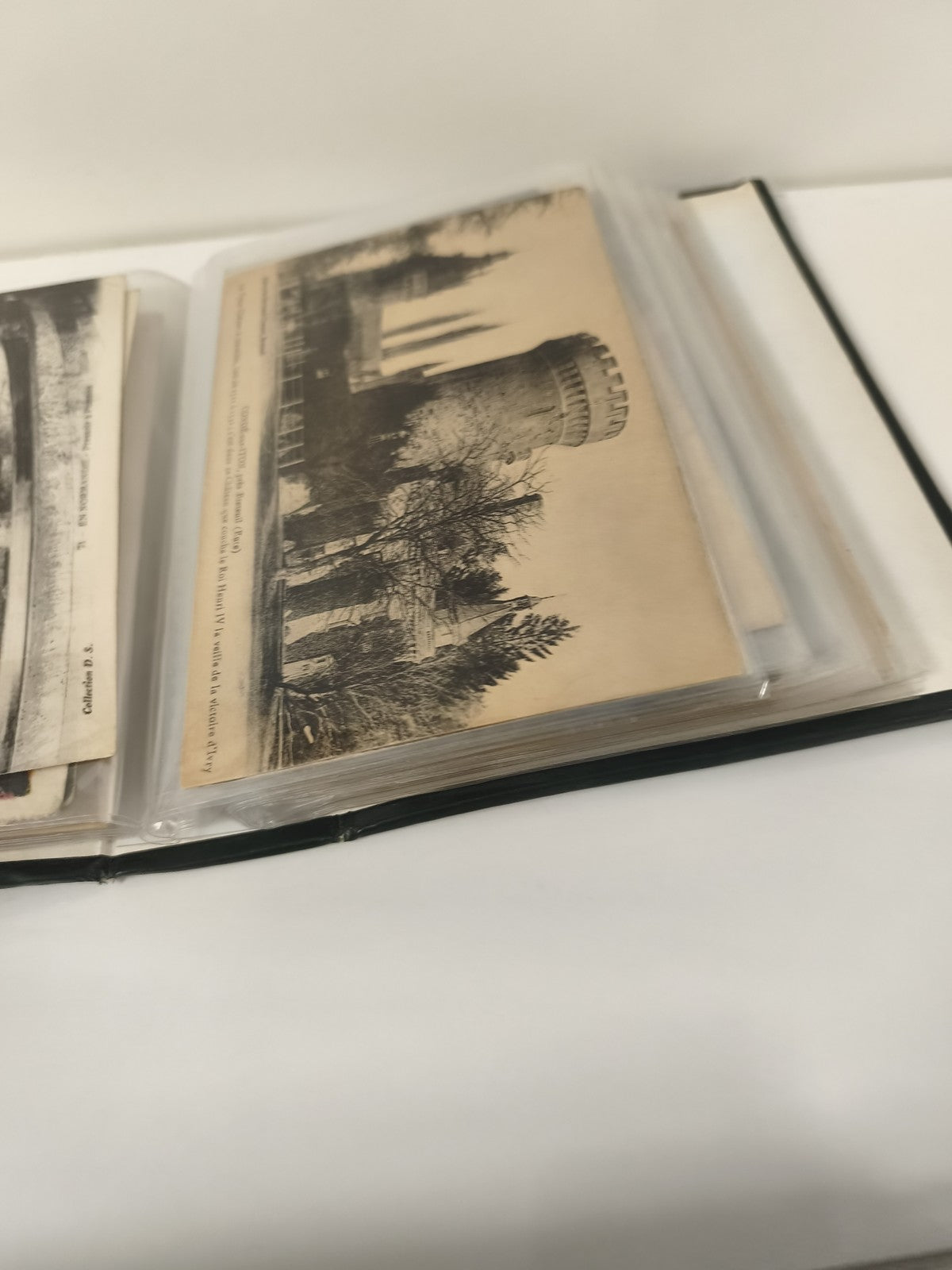 Lot 2 classeurs cartes postales anciennes CPA, scènes et portraits, incomplets