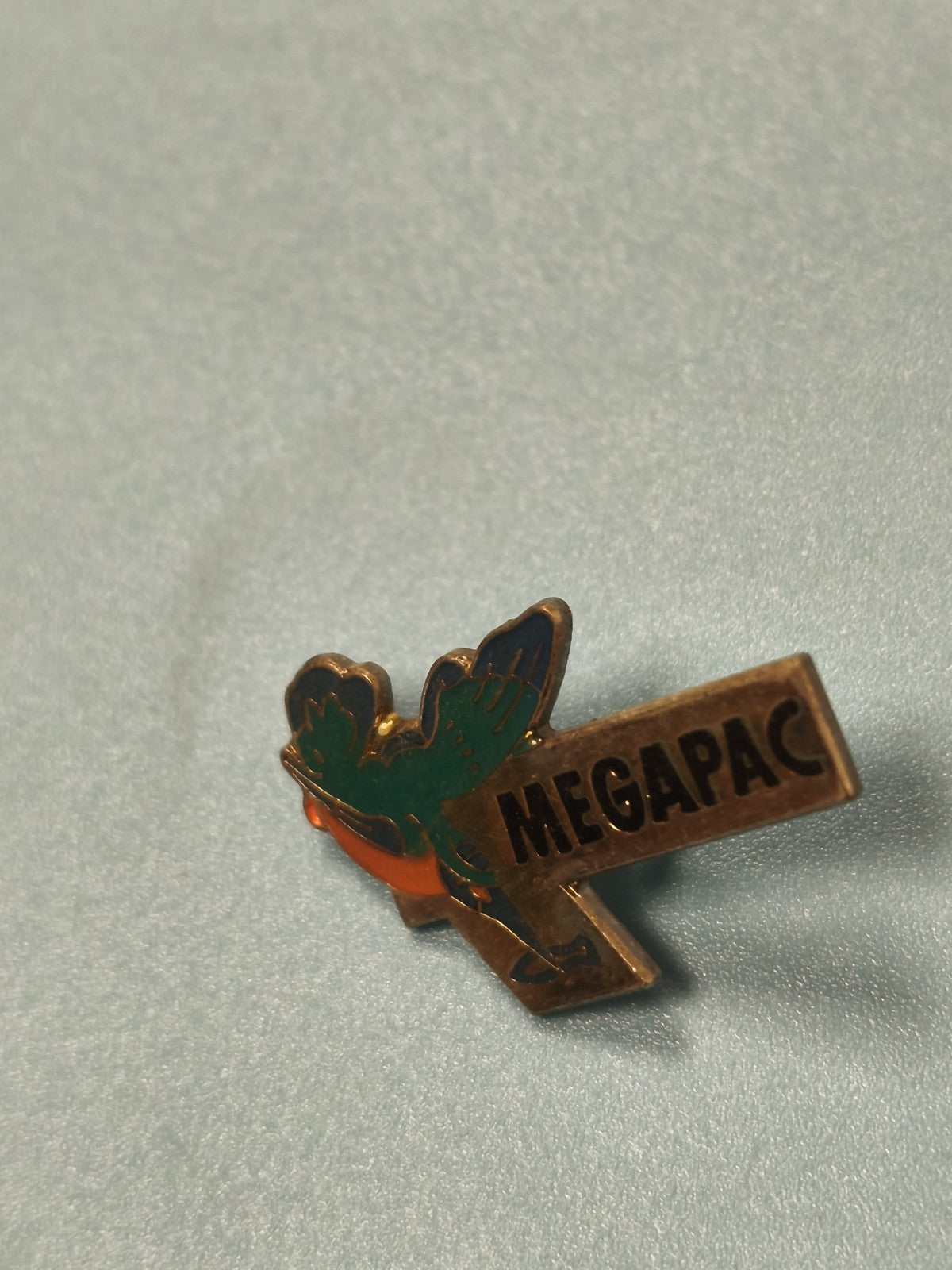 Vintage pin's MEGAPAC oiseau émaillé ancien collection badge publicitaire