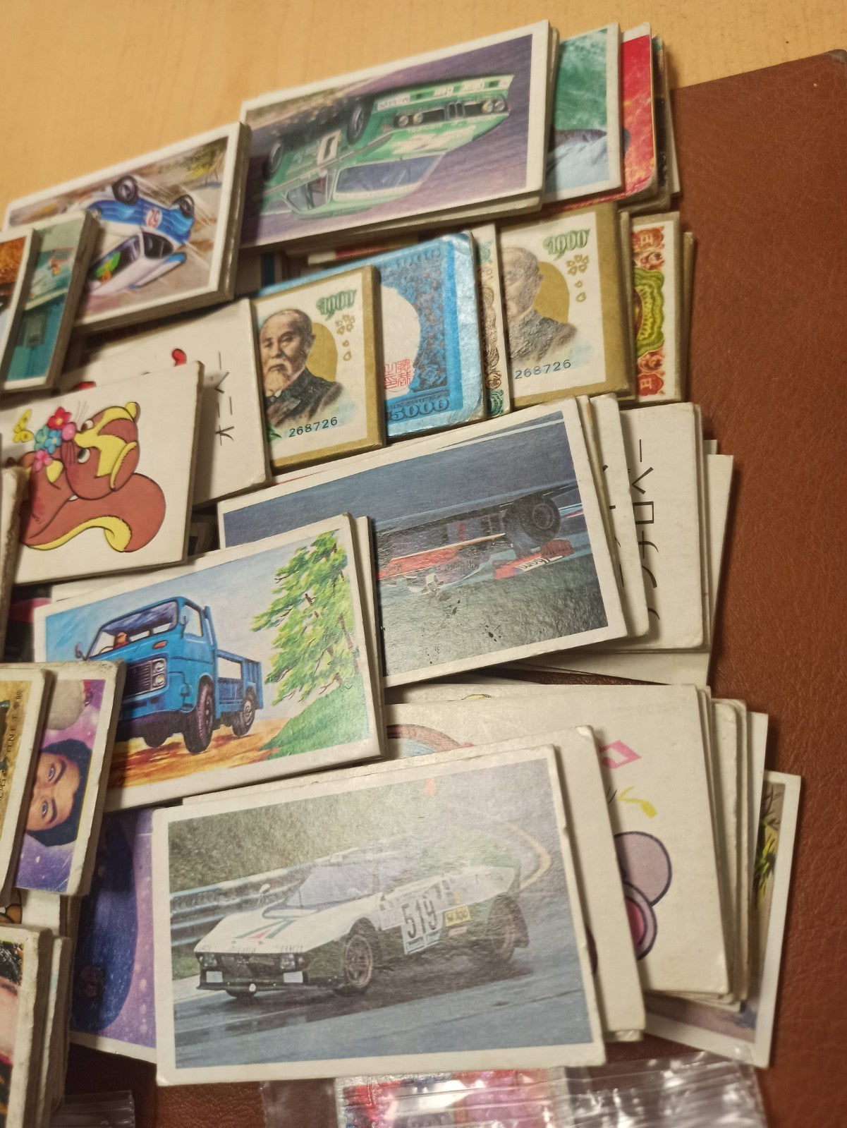 Lot Menko vintage Japon cartes illustrées foils, anime manga rétro