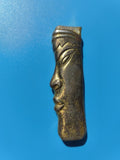 Ancien briquet publicitaire visage stylisé métal doré, objet déco vintage rare