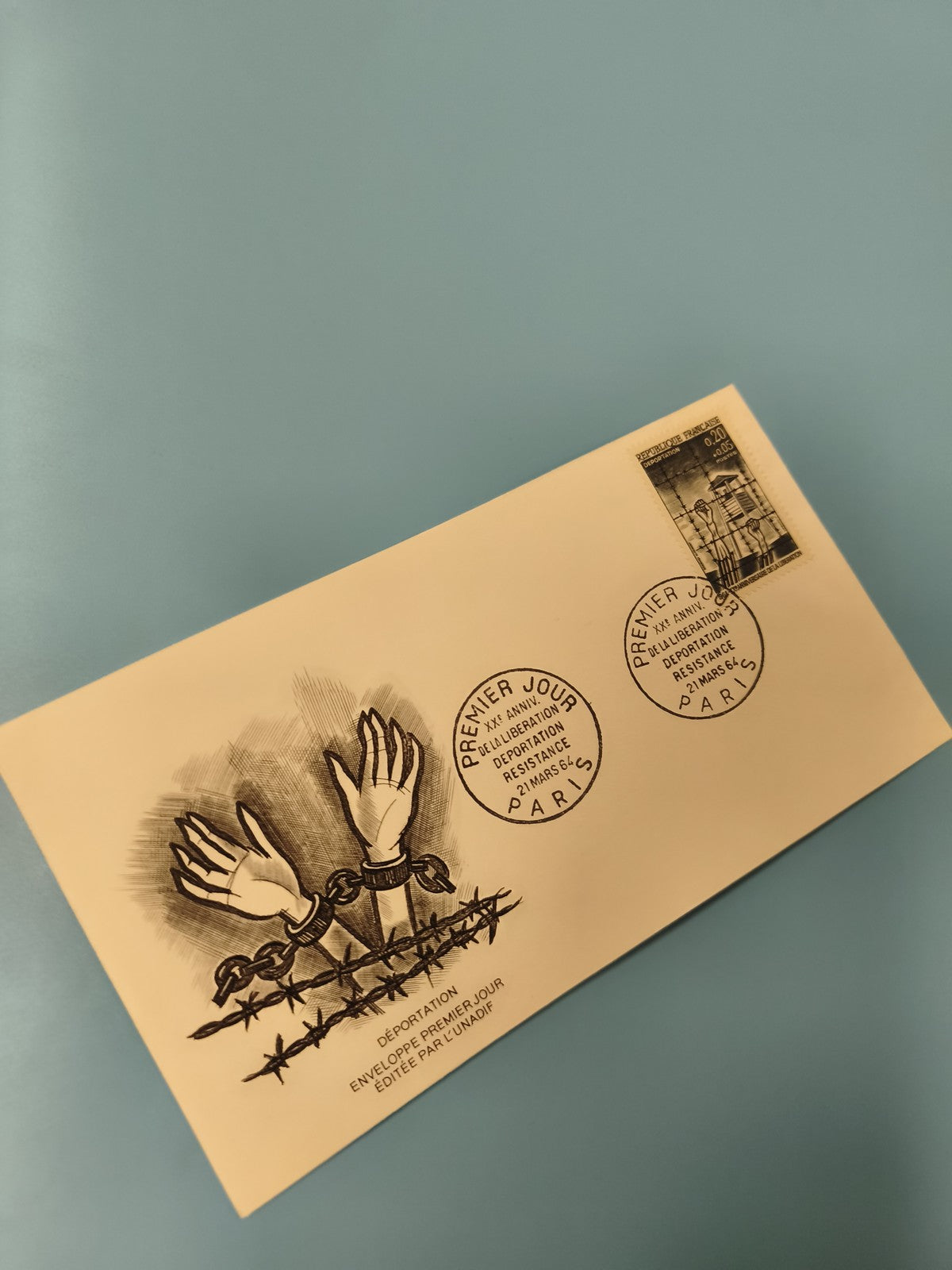 Enveloppe premier jour FDC Déportation Paris illustration mains entravées (Ref 1