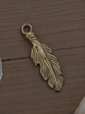 Pendentif plume vintage métal doré années 50 style bohème bijou ancien