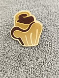 Pin's vintage pâtisserie muffin doré émaillé, cupcake rétro (Ref 6)