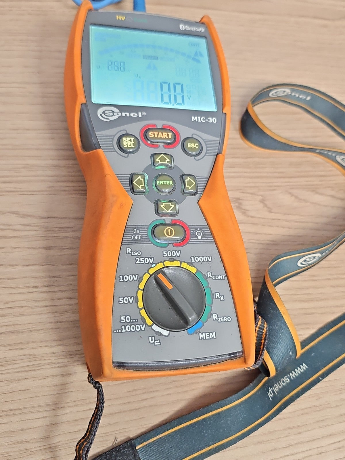 Testeur d'isolation Sonel MIC-30 MegOhmMeter 1000V avec sangle
