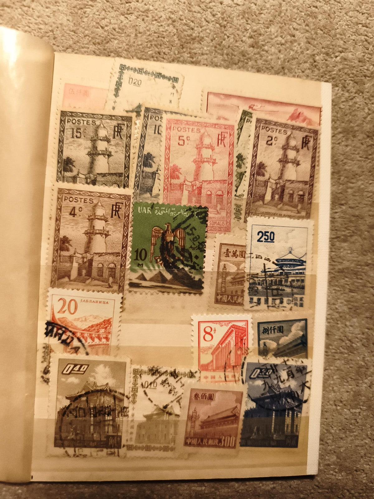 Timbres oblitérés Asie Afrique bâtiments monuments lot philatélie (Ref 12)