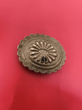 Boucle de ceinture ancienne femme, motif floral bombé, aspect métal doré vintage