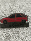 Pin's Citroën ZX rouge vintage, badge auto années 90, old car (Ref 7)