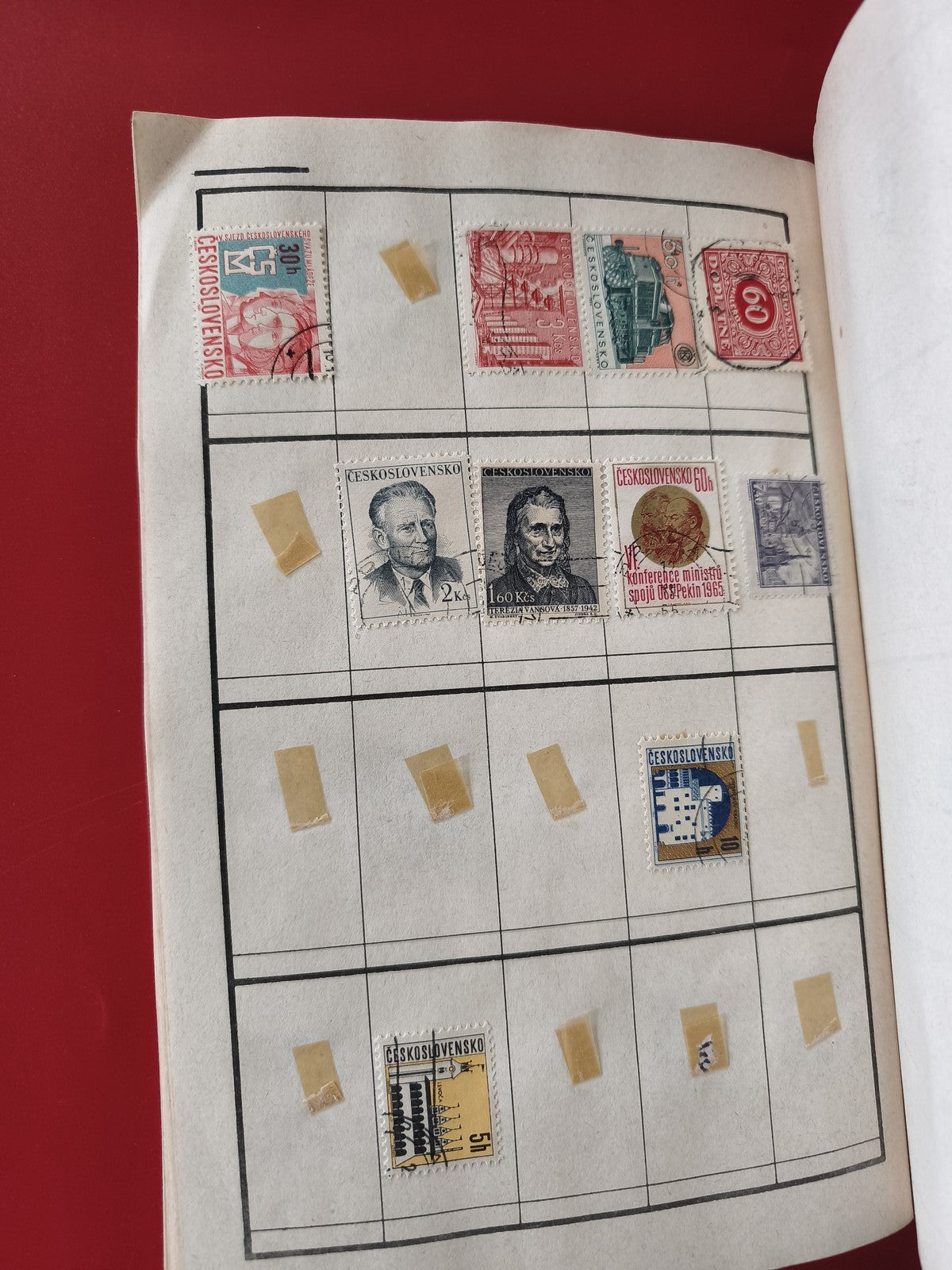 Classeur de timbres Tchécoslovaquie, pages illustrées, choix varié, d?occasion