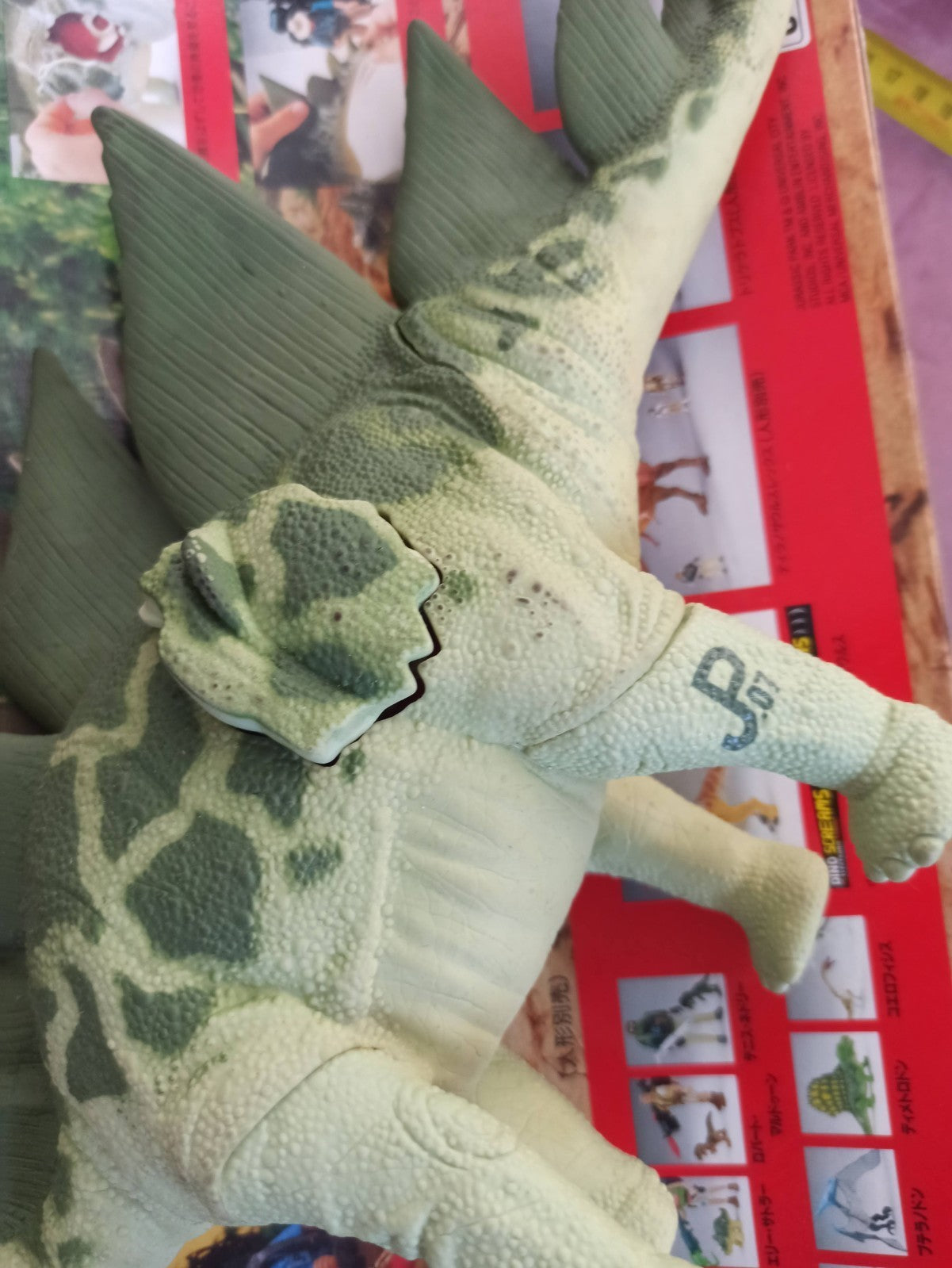 Figurine Jurassic Park Stegosaurus Dino Damage boîte japonaise queue articulée