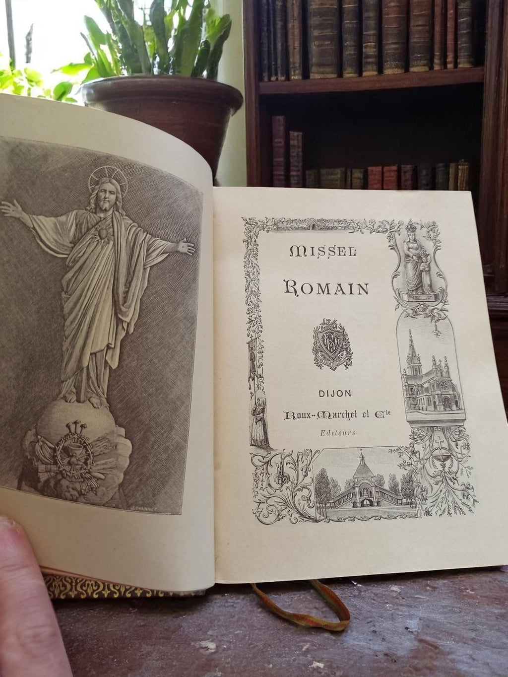 Missel ancien reliure cuir brun dorure or vintage livre religieux