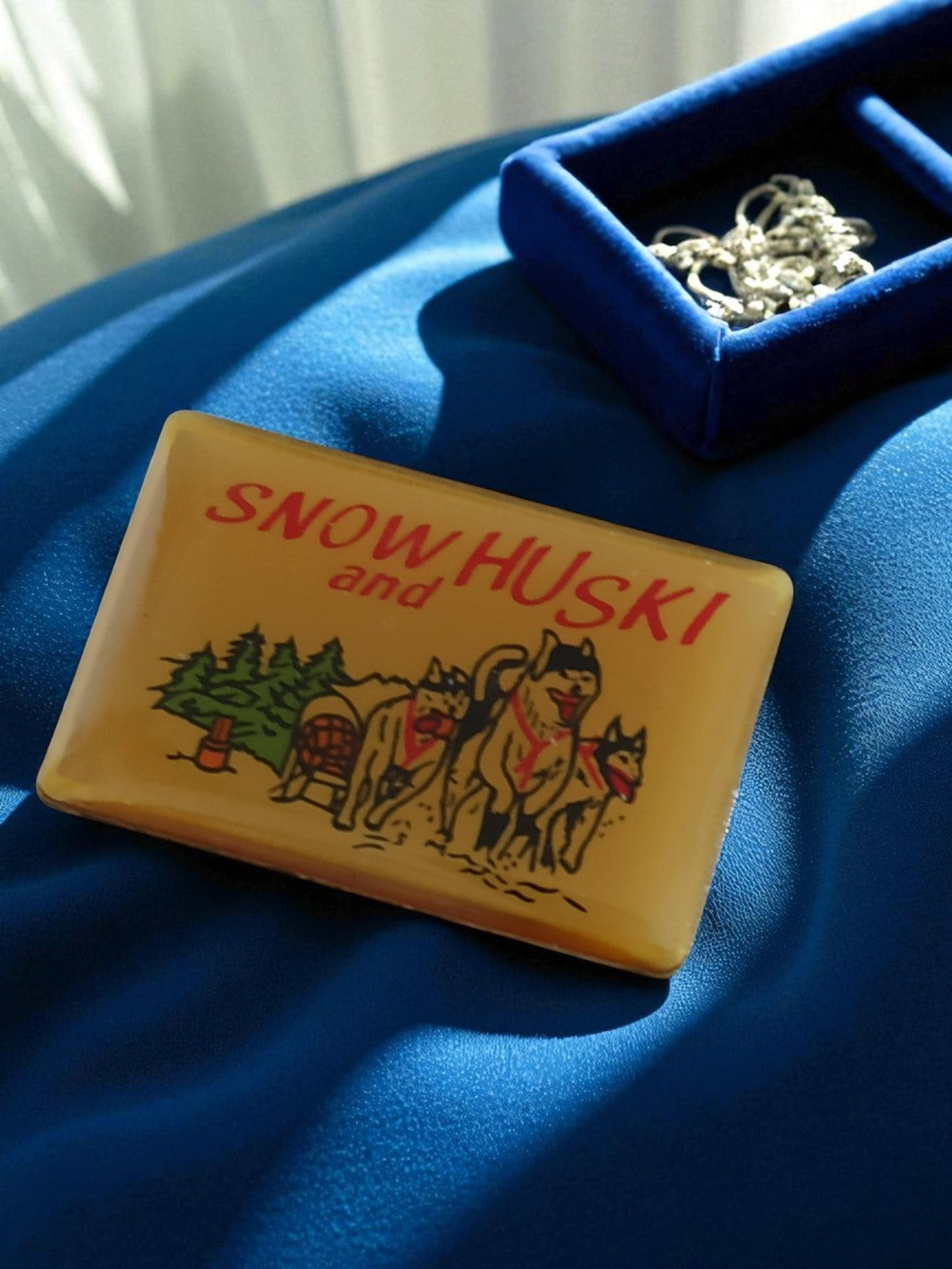 Badge vintage SNOW HUSKI and chiens de traîneau rectangulaire années 80
