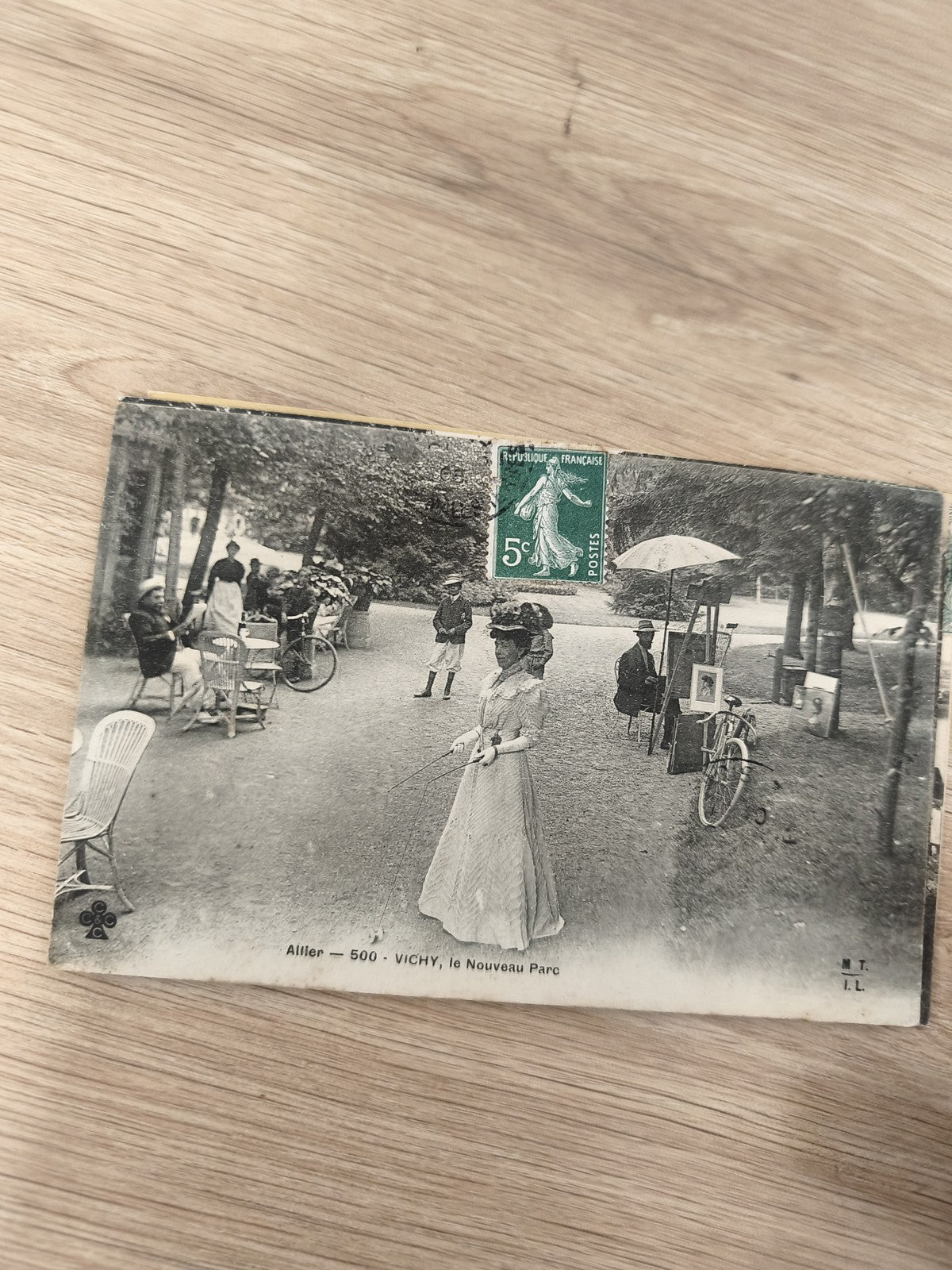Ancienne carte postale Vichy Nouveau Parc, scène animée, timbre 5c
