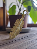 Pendentif plume vintage métal doré années 50 bijou rétro deadstock