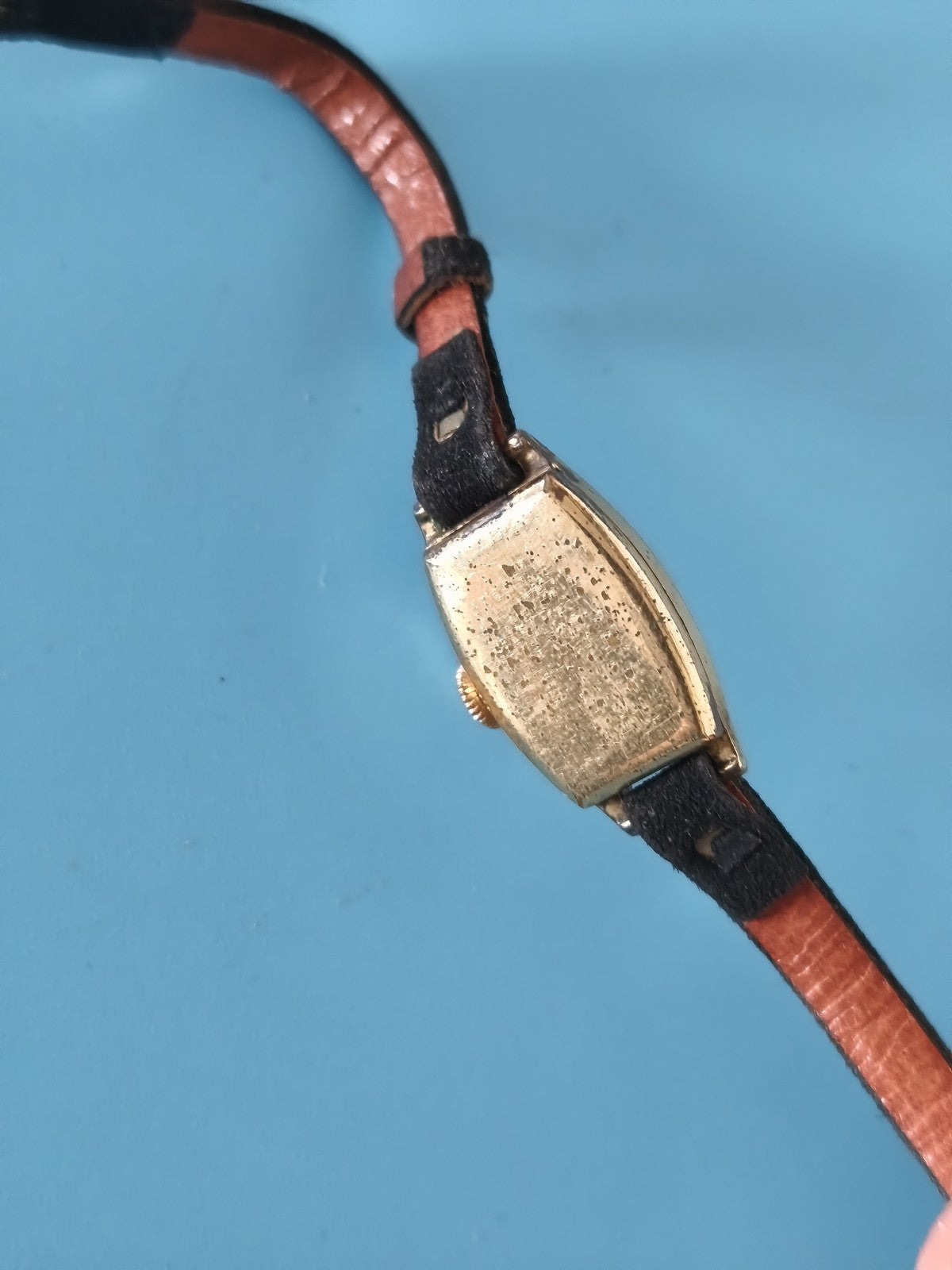 Montre mécanique vintage femme années 1930 à restaurer ancienne collection rétro