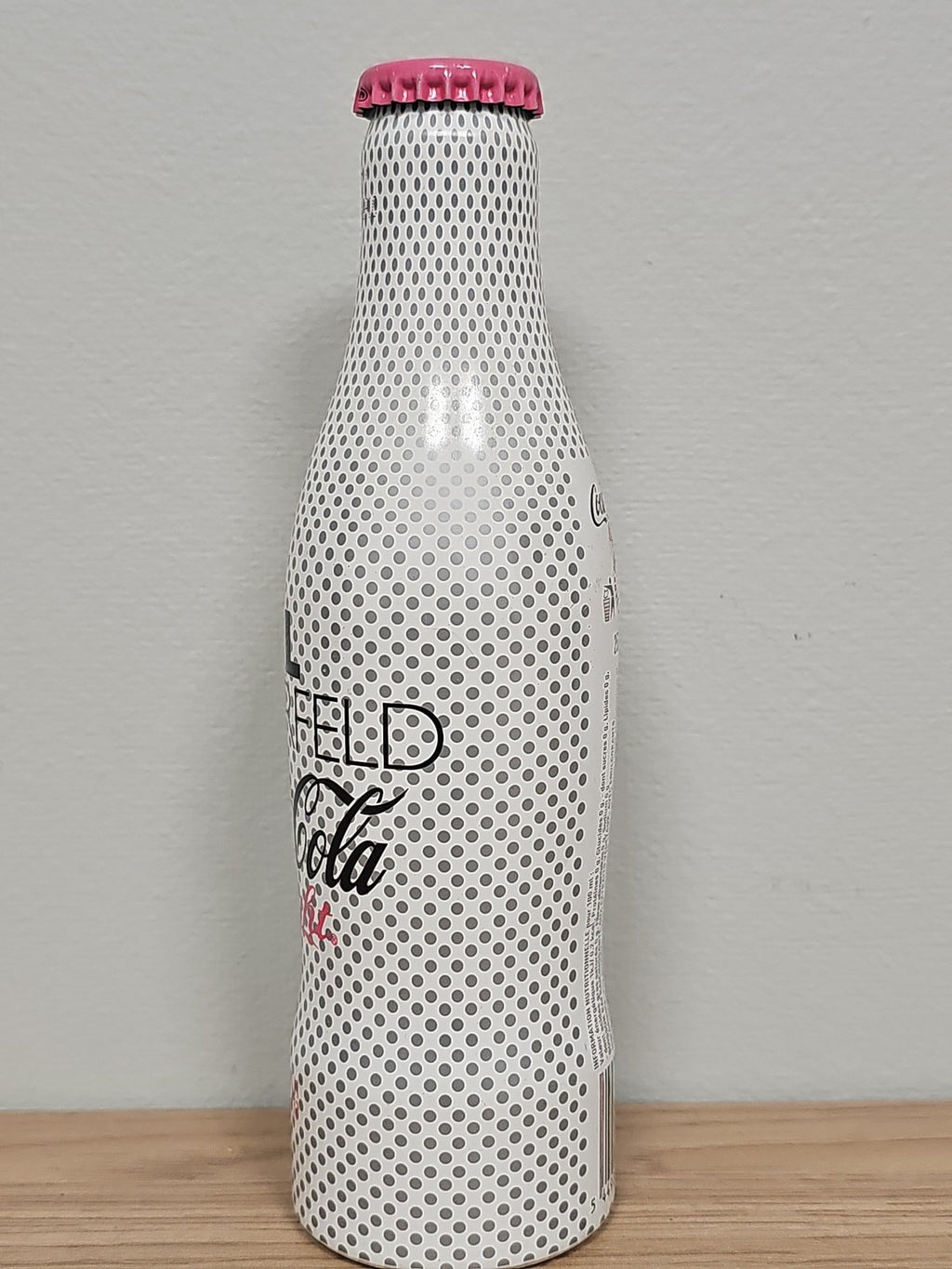 Bouteille Coca Cola pleine design Karl Lagerfeld édition spéciale boisson scellé