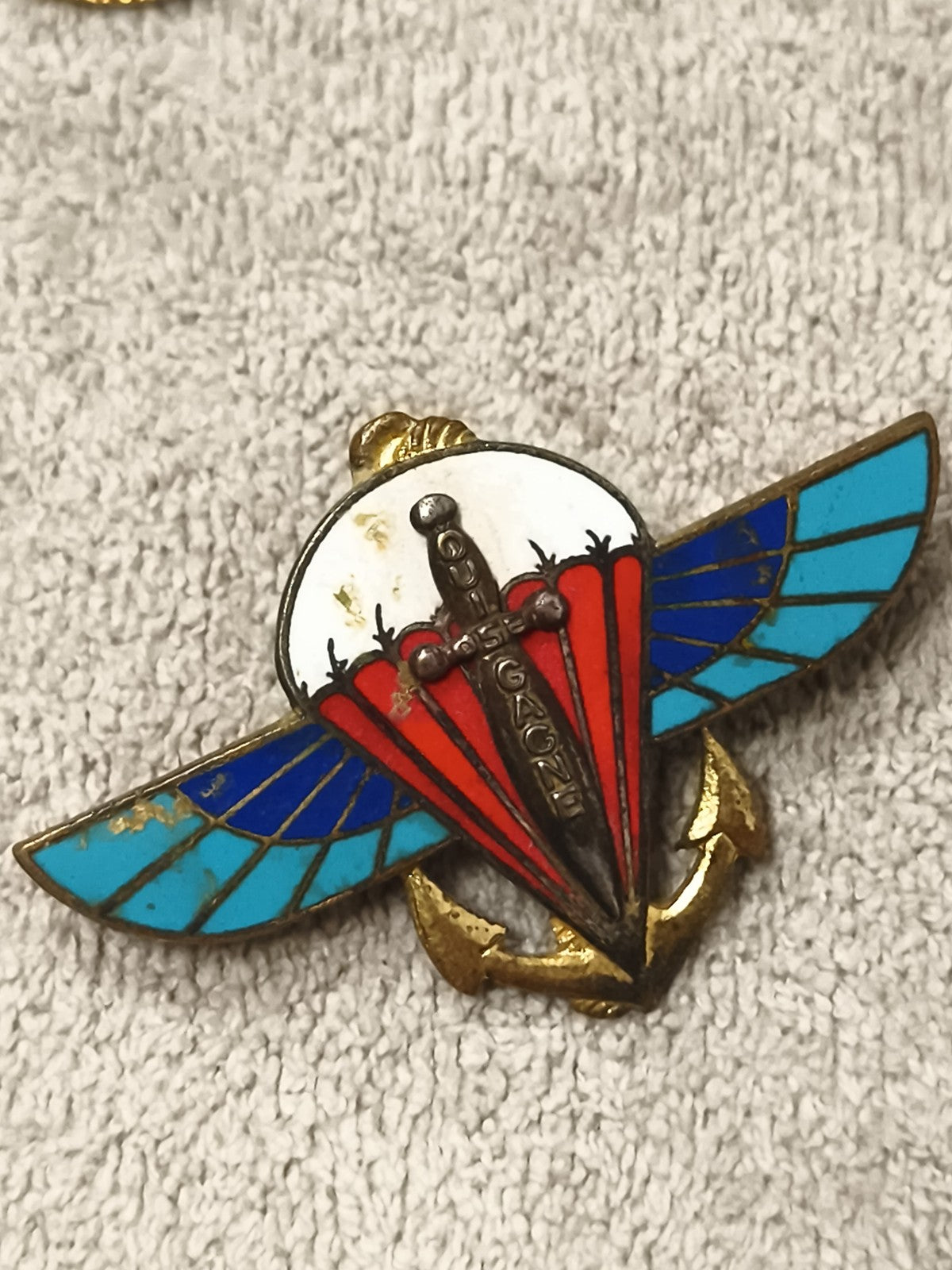 Insigne parachutiste marine ancien émaillé, aile bleue, ancre dorée