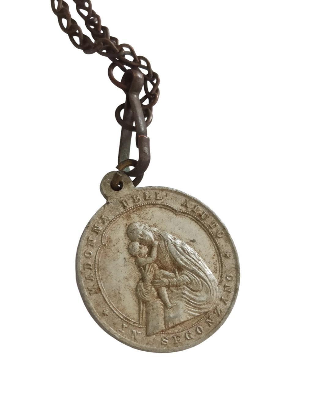 Pendentif religieux Madone Segonzano – médaillon ancien – chaîne foncée