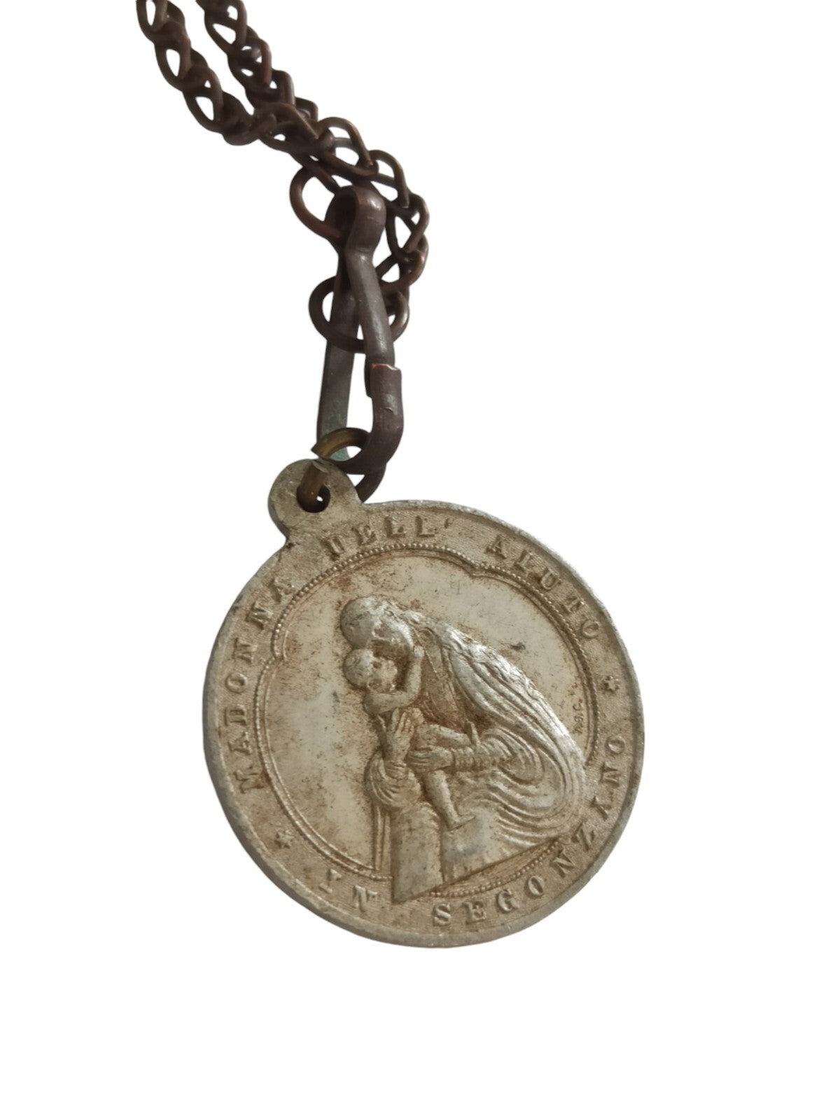 Pendentif religieux Madone Segonzano – médaillon ancien – chaîne foncée
